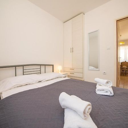 Apartmani Manita Paklenica 塞利讷 外观 照片