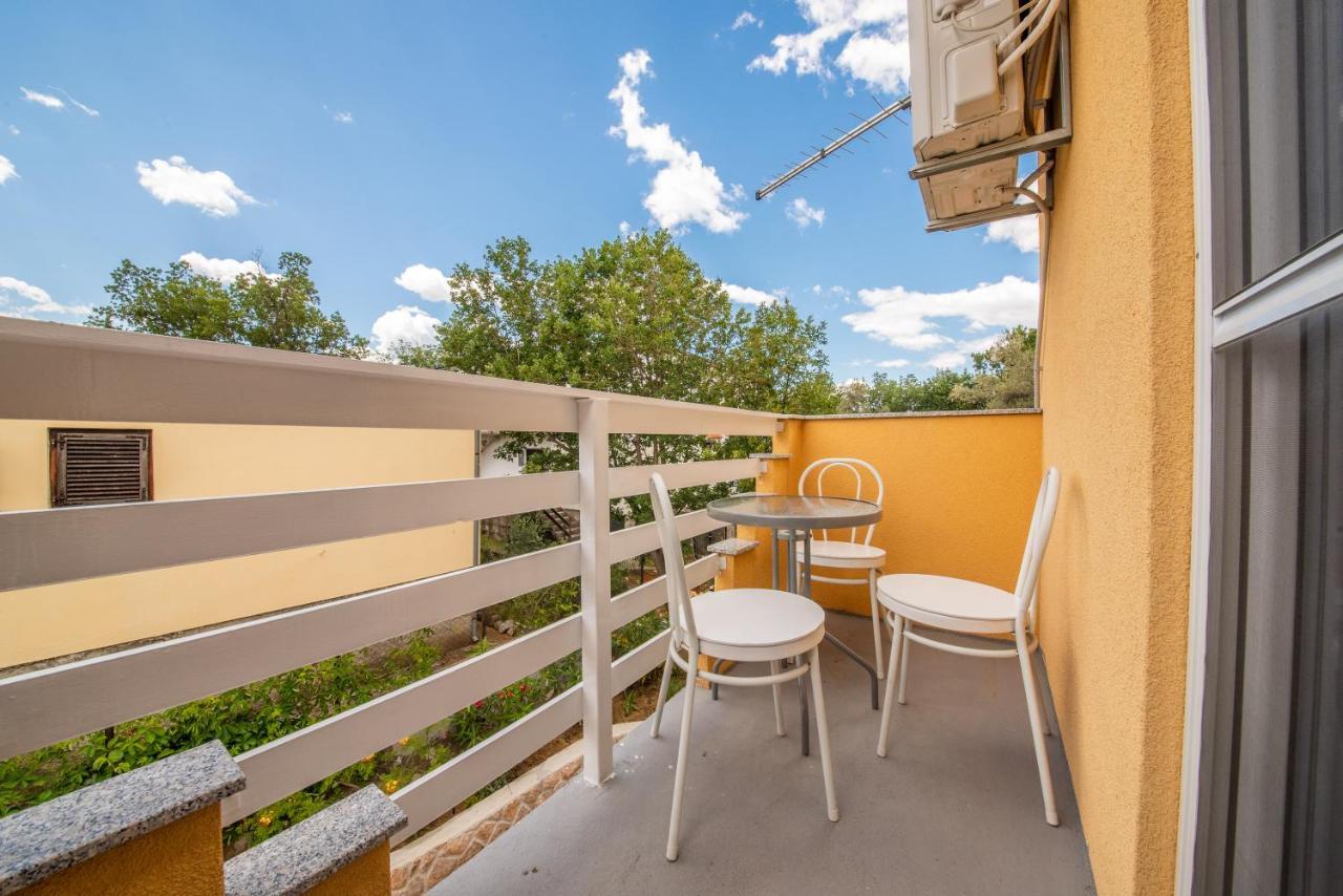 Apartmani Manita Paklenica 塞利讷 外观 照片