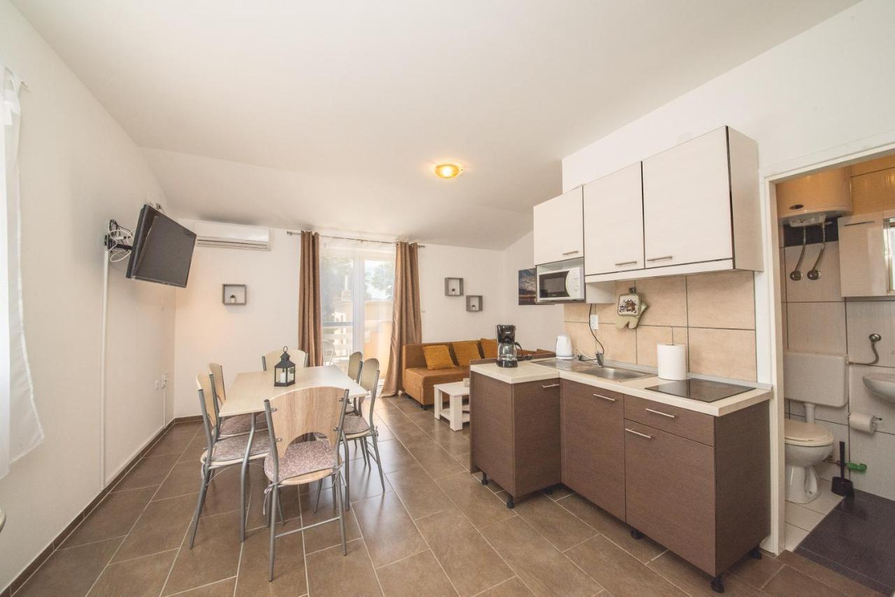 Apartmani Manita Paklenica 塞利讷 外观 照片