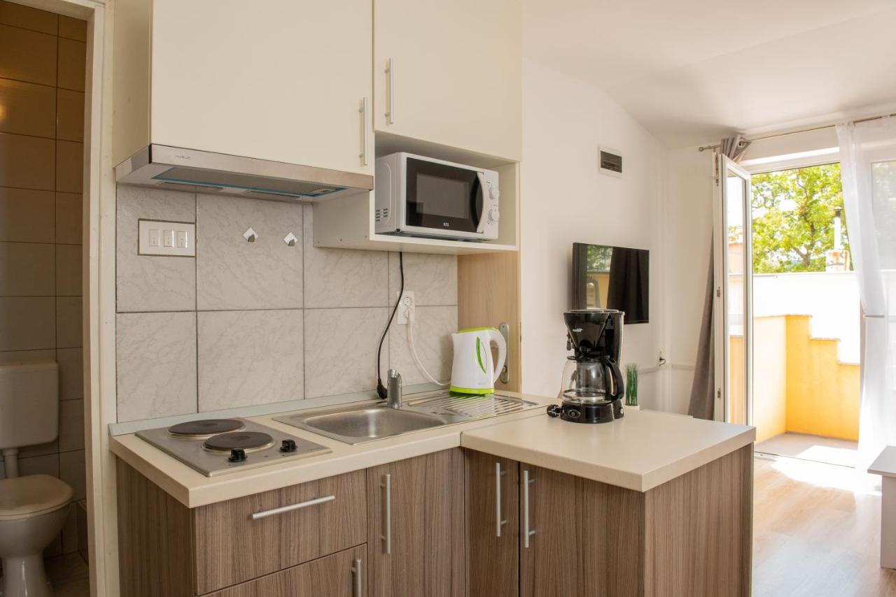 Apartmani Manita Paklenica 塞利讷 外观 照片
