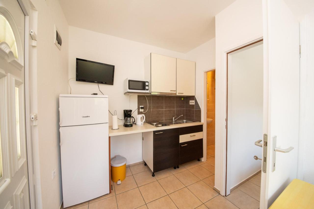 Apartmani Manita Paklenica 塞利讷 外观 照片
