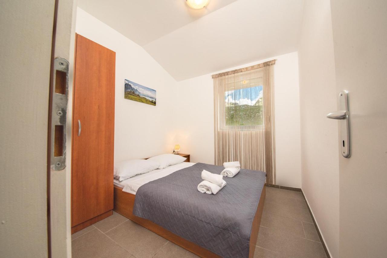 Apartmani Manita Paklenica 塞利讷 外观 照片