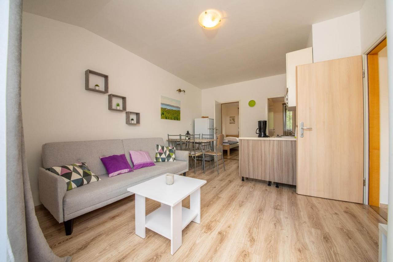 Apartmani Manita Paklenica 塞利讷 外观 照片